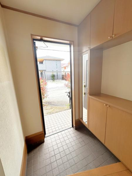 宇都宮市平出町　４ＬＤＫ　中古住宅の玄関