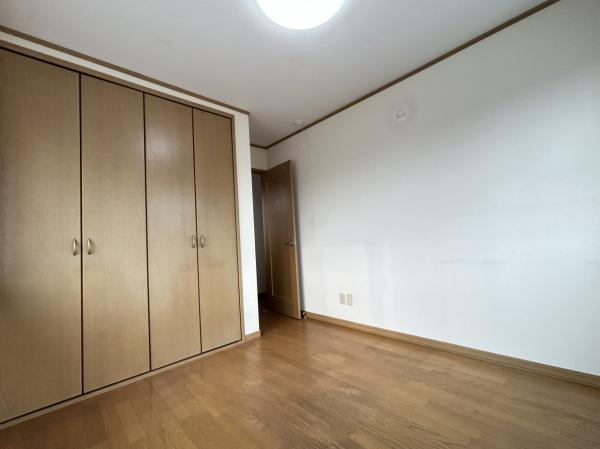 宇都宮市平出町　４ＬＤＫ　中古住宅の洋室