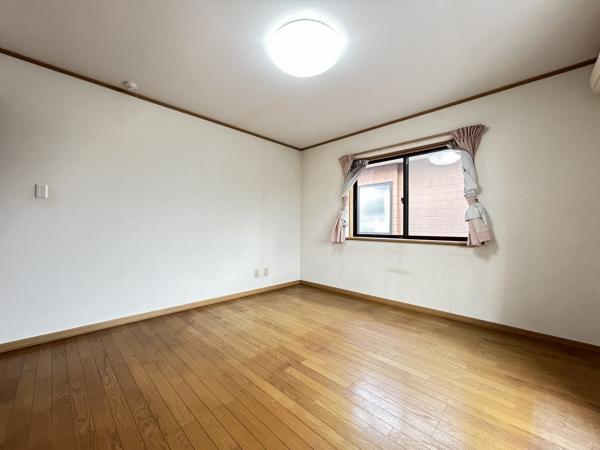 宇都宮市平出町　４ＬＤＫ　中古住宅の洋室