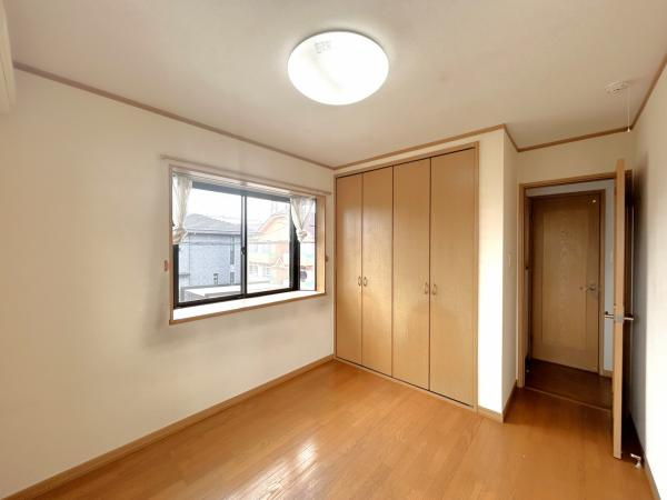 宇都宮市平出町　４ＬＤＫ　中古住宅の洋室