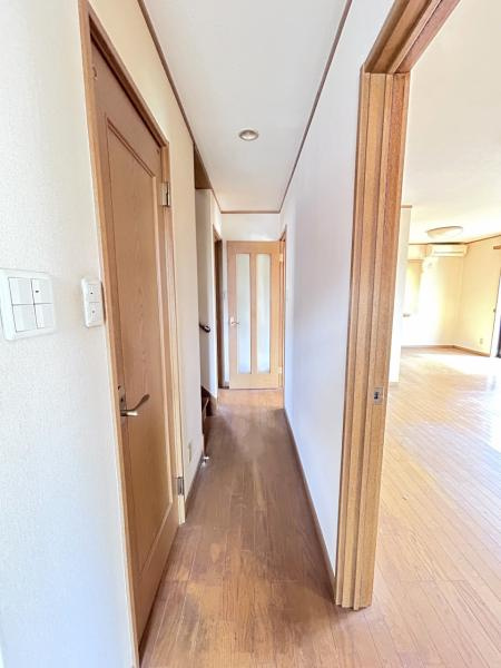 宇都宮市平出町　４ＬＤＫ　中古住宅の玄関