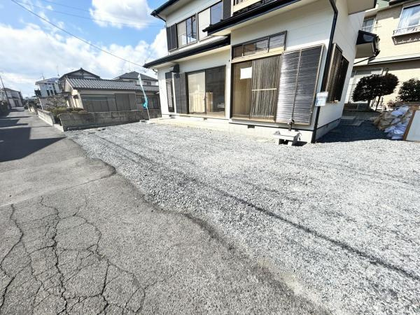 宇都宮市御幸本町　４ＬＤＫ　中古住宅の駐車場