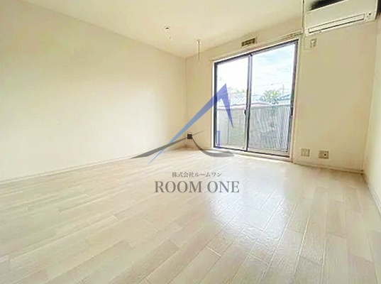 ロンサールＢ棟の居間・リビング|洋室のお部屋です。