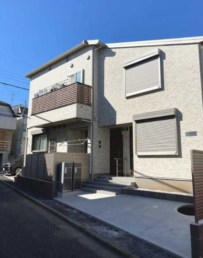 ファミーユ　築浅　角部屋　ファミリー向け