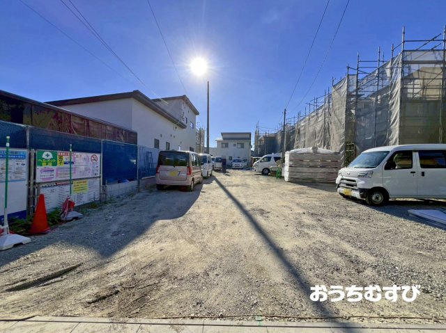 小牧市久保一色南(全5棟)の前面道路含む現地写真