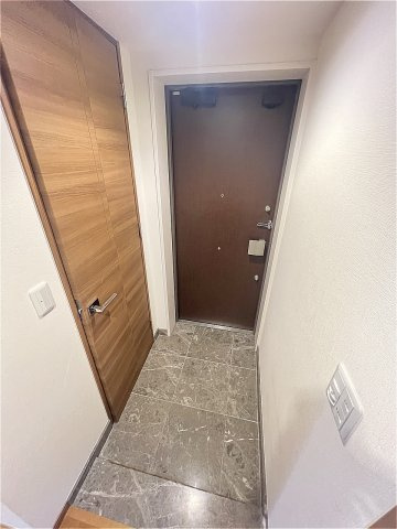 プレミスト西宮北口の玄関