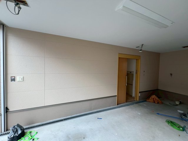 メルディアキューブ箕面牧落 Office & Garageの駐車場|ガレージ　改装前　