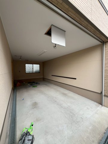 メルディアキューブ箕面牧落 Office & Garageの駐車場|1階駐車場（改装前）