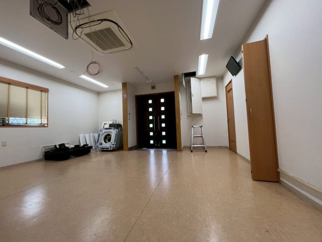 メルディアキューブ箕面牧落 Office & Garageの内装|1階部分改装前