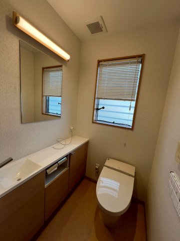 メルディアキューブ箕面牧落 Office & Garageの内装|2階トイレ（改装前）