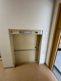 【その他】 | 仮称　箕面テナント＆ガレージオフィス | 荷揚げリフト（残置物・設備外）