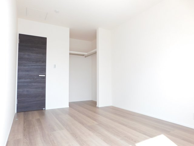 愛西市北一色町北田面の新築一戸建のその他|◇２階洋室◇　　南面で明るい洋室５．７５帖　ウォークインクローゼット完備！　バルコニー利用可♪