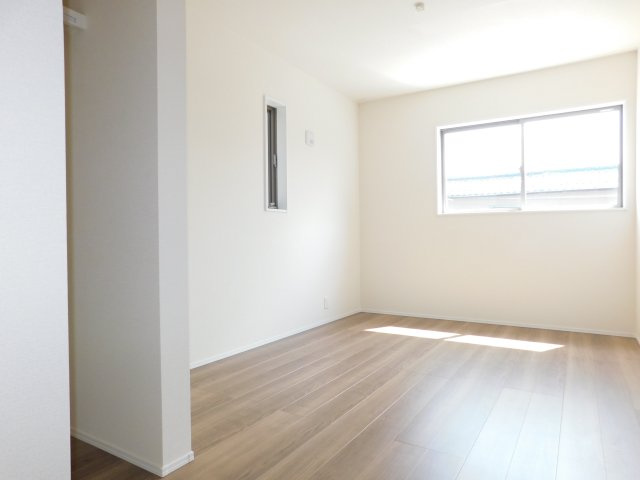 愛西市北一色町北田面の新築一戸建の洋室|◇２階洋室◇　　南面で明るい洋室６．６６帖　ウォークインクローゼット完備！　