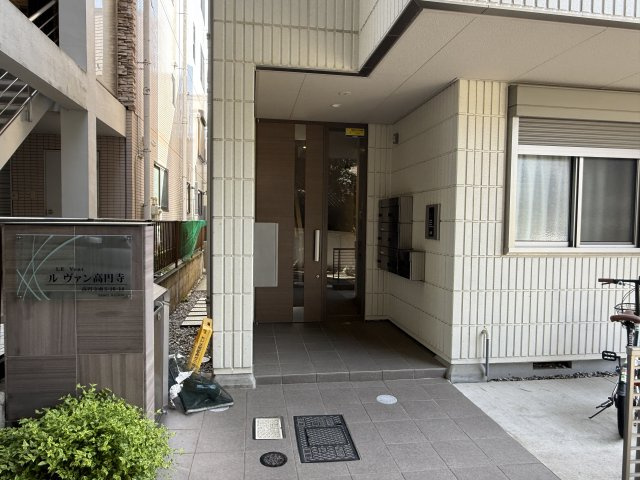 ル・ヴァン高円寺のエントランス