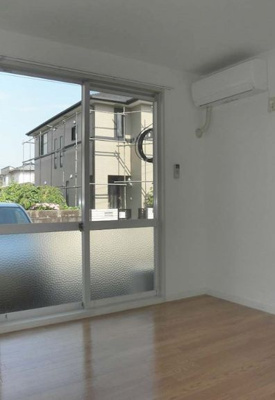【居間・リビング】 | サニータカノ | うれしいエアコン付きのお部屋　※参考写真です
