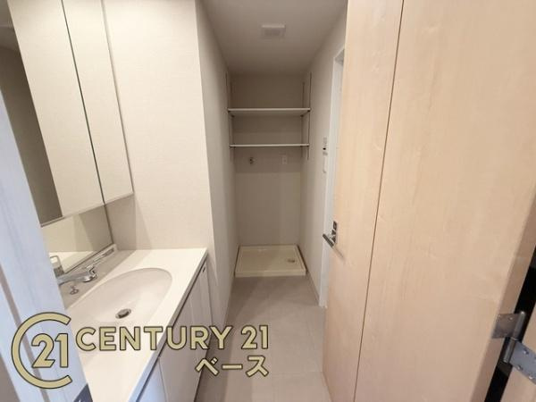 プレミスト天理の独立洗面台|■収納棚のある洗面スペース！