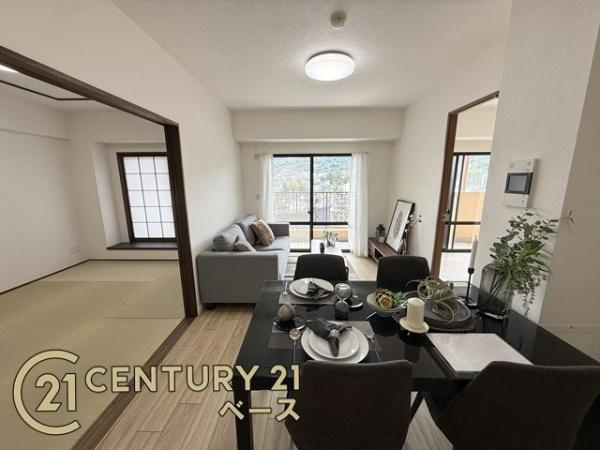 ふぁみーゆ生駒の居間・リビング|■南西向きのお部屋で陽当たり良好です！