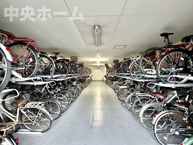 クレストフォルム青砥グランデッツァの駐輪場|【自転車置き場】最新の空き状況や費用などの詳細は担当スタッフまでお問い合わせください。