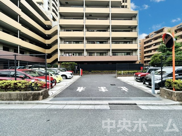 クレストフォルム青砥グランデッツァの駐車場|【敷地内駐車場】最新の空き状況や費用などの詳細は担当スタッフまでお問い合わせください。