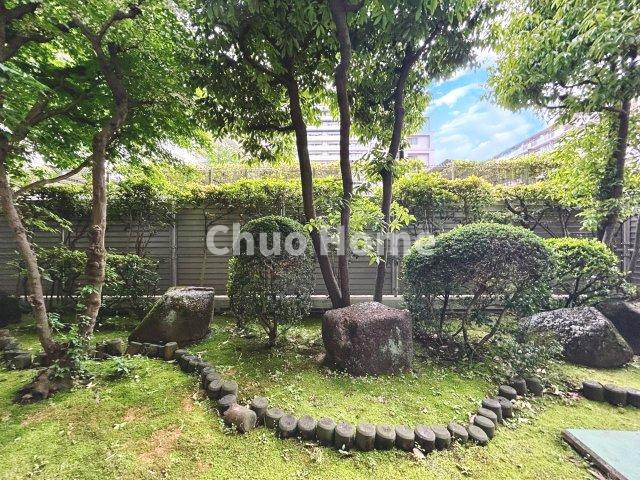 グリーンパーク東砂の中庭|敷地内には緑が多く住環境良好です