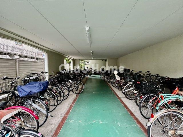 グリーンパーク東砂の駐輪場|【自転車置き場】最新の空き状況や費用などの詳細は担当スタッフまでお問い合わせください。