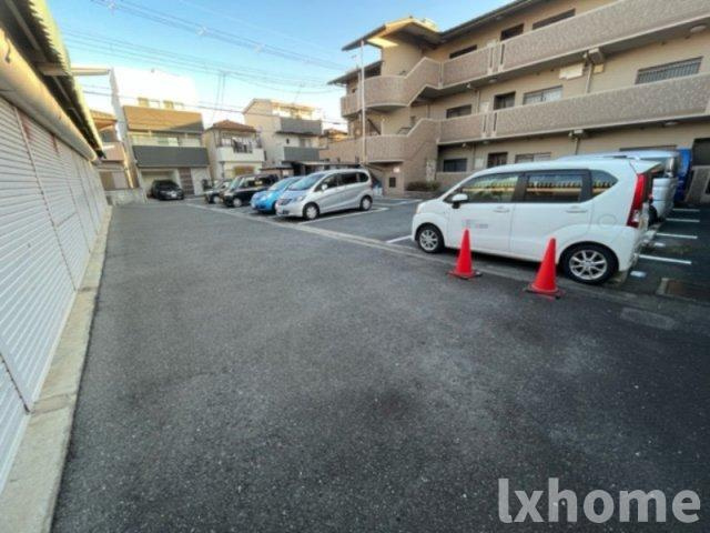 第2メゾンファミールの駐車場|駐車場に車を止められます