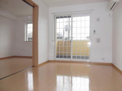 【居間・リビング】 | クラッセ壱番館 | ゆったりとした居間です
