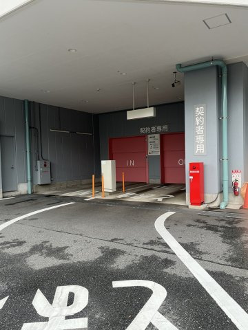 ブランズタワー南千住の駐車場
