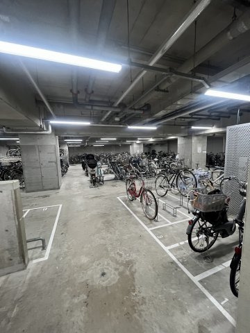 ブランズタワー南千住の駐車場