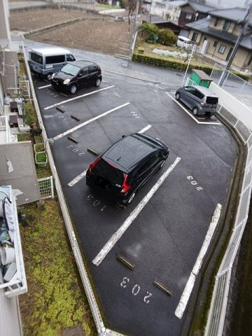 エルディム平田の駐車場|車をお持ちの方に嬉しい駐車場付きの物件です