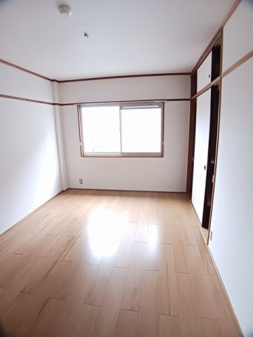 エルディム平田の内装|明るい室内です