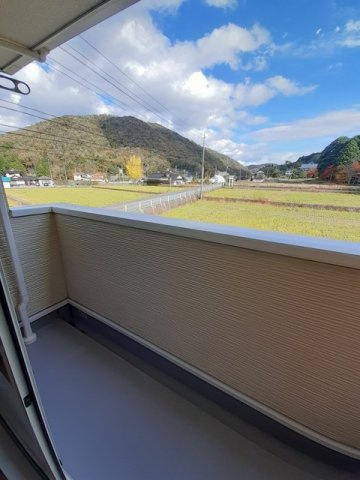 エテルノ　デーア　Ｂのバルコニー|バルコニー付きです