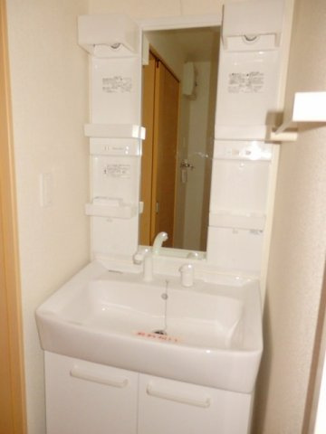 アンリアンの洗面所|ゆったりとスペースのある洗面所