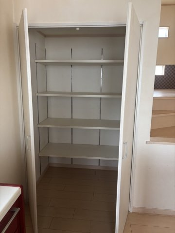 【中古戸建て】大津市国分2丁目の収納|ちょっとした収納スペースも充実しています