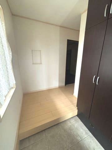 【中古戸建て】大津市国分2丁目の玄関|シンプルで使いやすい玄関です