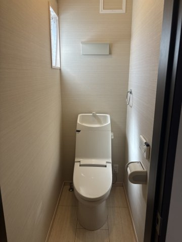 【中古戸建て】大津市国分2丁目のトイレ|1Fトイレ