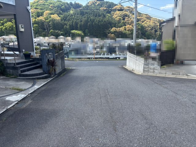 【中古戸建て】大津市国分2丁目の前面道路含む現地写真