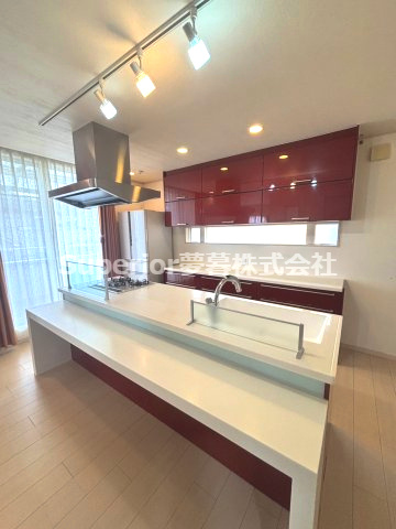 【中古戸建て】大津市国分2丁目のキッチン|明るくきれいなキッチンです