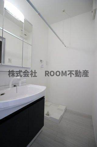 CASTELLO　Dの洗面所|脱衣スペースもあります