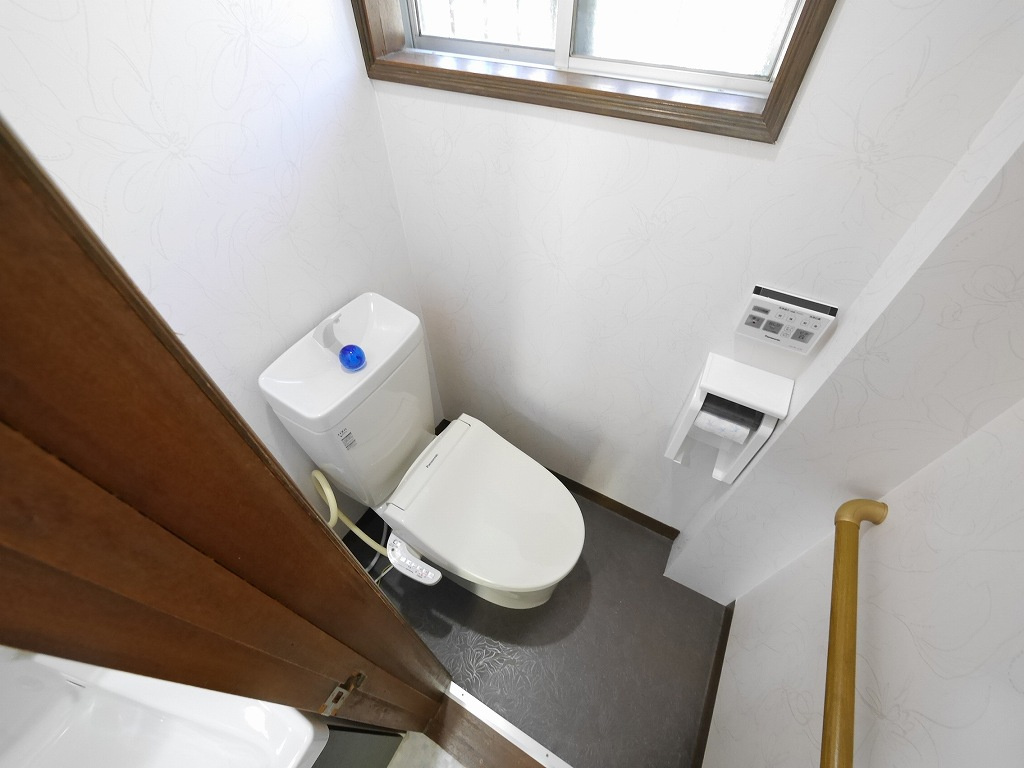 伊川谷町潤和戸建のトイレ