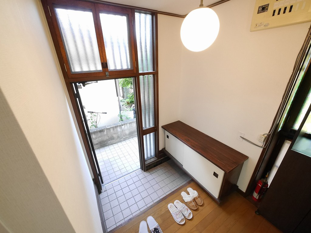 伊川谷町潤和戸建の玄関