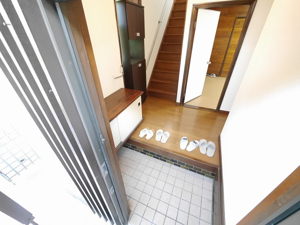 伊川谷町潤和戸建の玄関