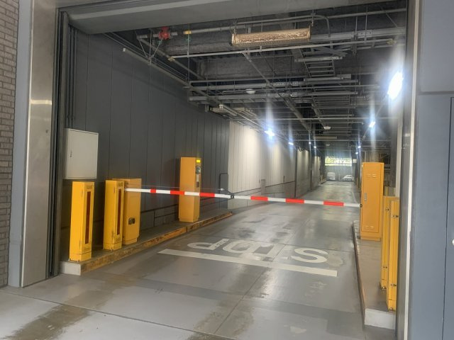 アップルタワー東京キャナルコートの駐車場