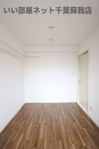 オーシャンビュー弐番館の寝室|開放的な寝室です