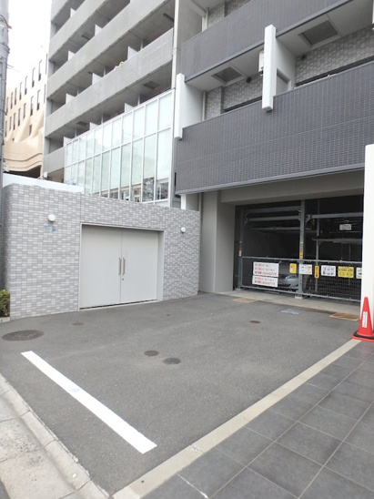 【駐車場】エストーネ江坂 