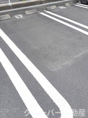 サン・フィールドＢの駐車場