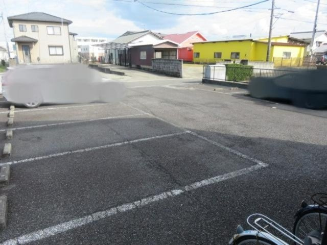 アーバンライフの駐車場