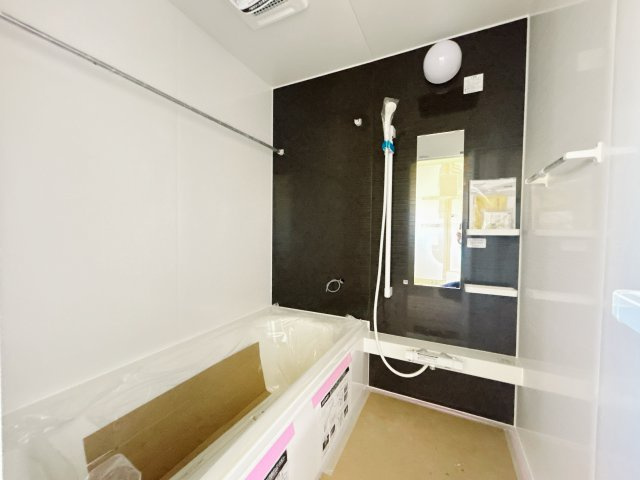 南相馬市小高区南町2丁目 中古住宅 陽当たり良好！ 4LDK 不動産プラスの浴室|浴室はハウステック製の新品のユニットバスに交換します。足を伸ばせる1坪サイズの広々とした浴槽で、1日の疲れをゆっくり癒すことができますよ。