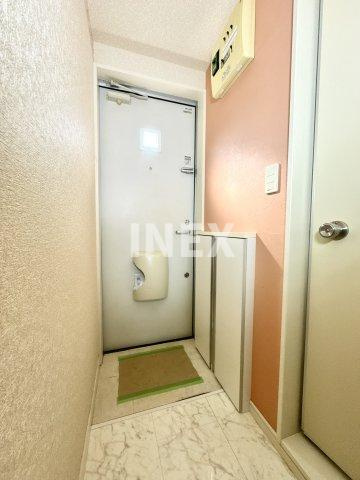 横浜市保土ケ谷区宮田町１丁目のアパートの玄関