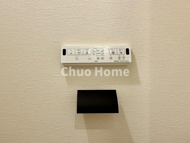 足立区千住元町新築分譲住宅の内装|【ウォシュレット】清潔に使いたいお手洗いには最適な設備です。もちろんウォームレットも標準装備です。